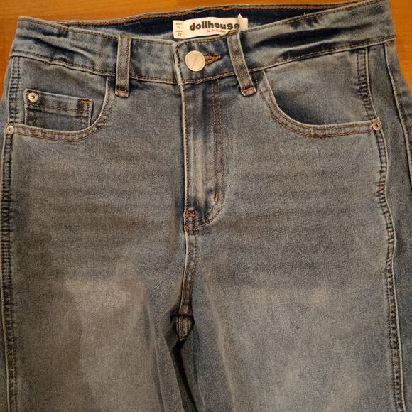 Dollhouse Barrel Jeans – Size 27 – Style & Stretch - Picture 3 of 9